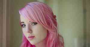 ピンクの髪